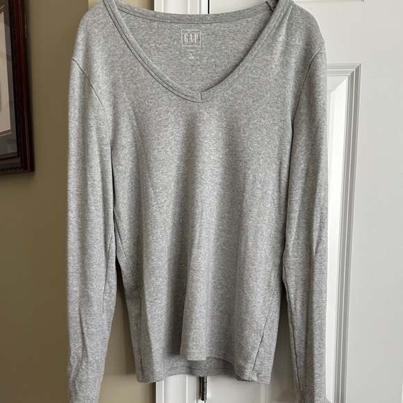 GAP -Bundle: White, Olive, and Gray Long Sleeve Tops - Picture 12 of 16